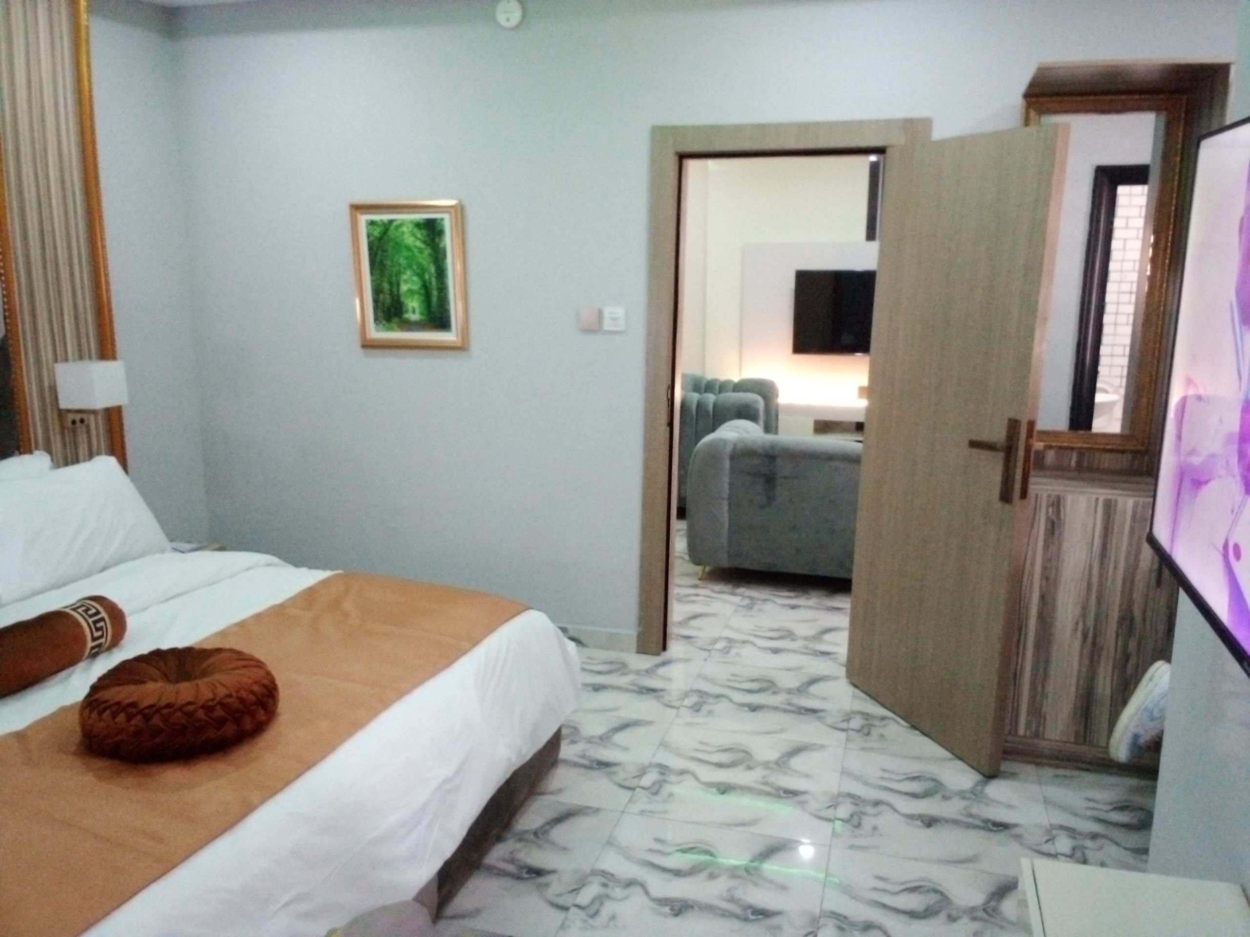 Suites have Lounge
